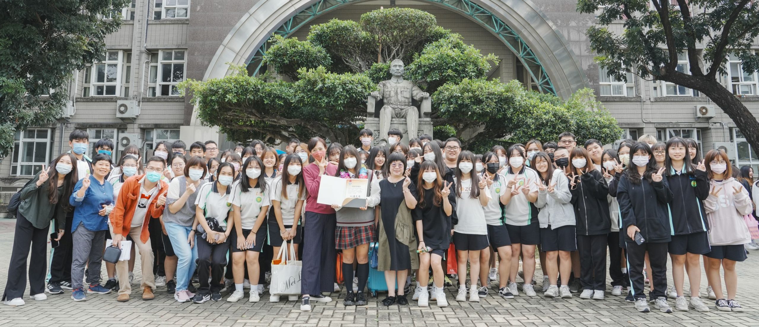 112 學年度全國高級中等學校 商業類學生技藝競賽「餐飲服務」職種 榮獲全國優勝