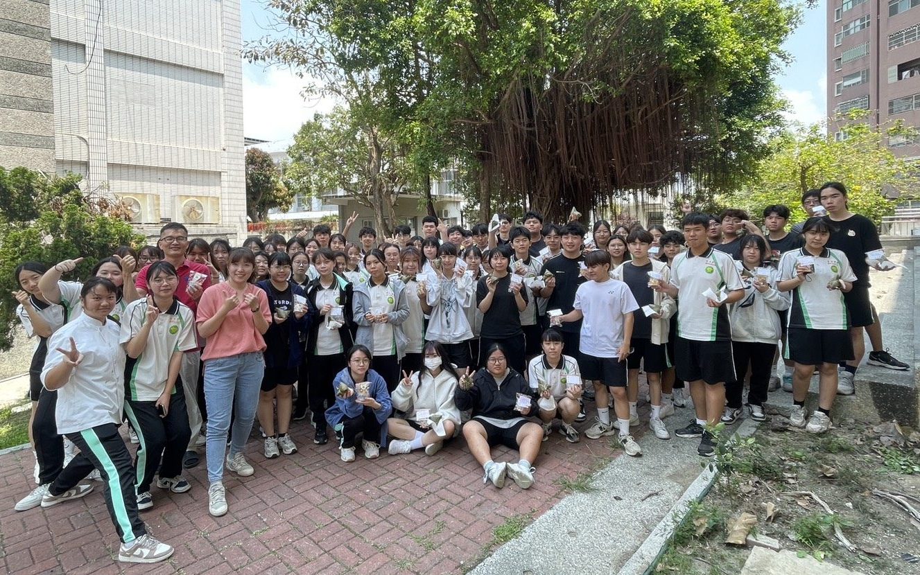 114-2 餐飲管理科~高三統測糕粽祝福活動🍰🀄